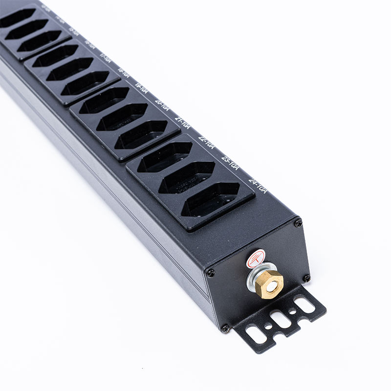 Brazil Sockets 24 Outlets 1.5U Liquid Magnetic Circuit Breaker Vertical TCP/IP  smart Rack PDU